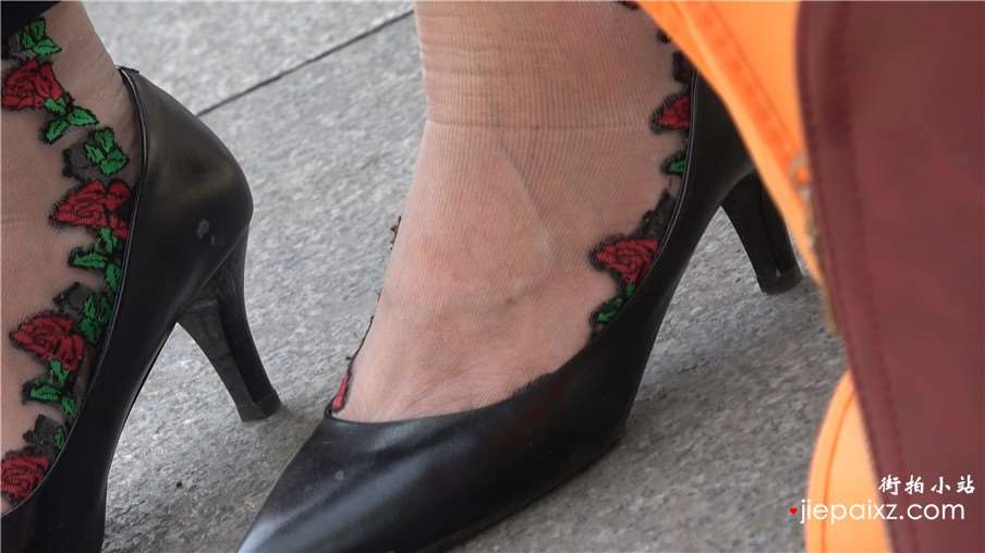 4k-有个性的肉丝袜黑高跟鞋街拍美女