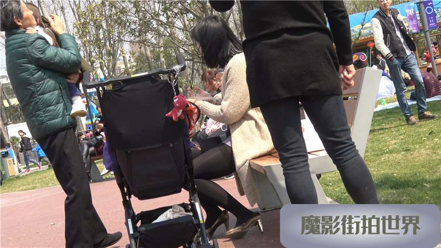 4k-极品黑丝高跟鞋年轻辣妈