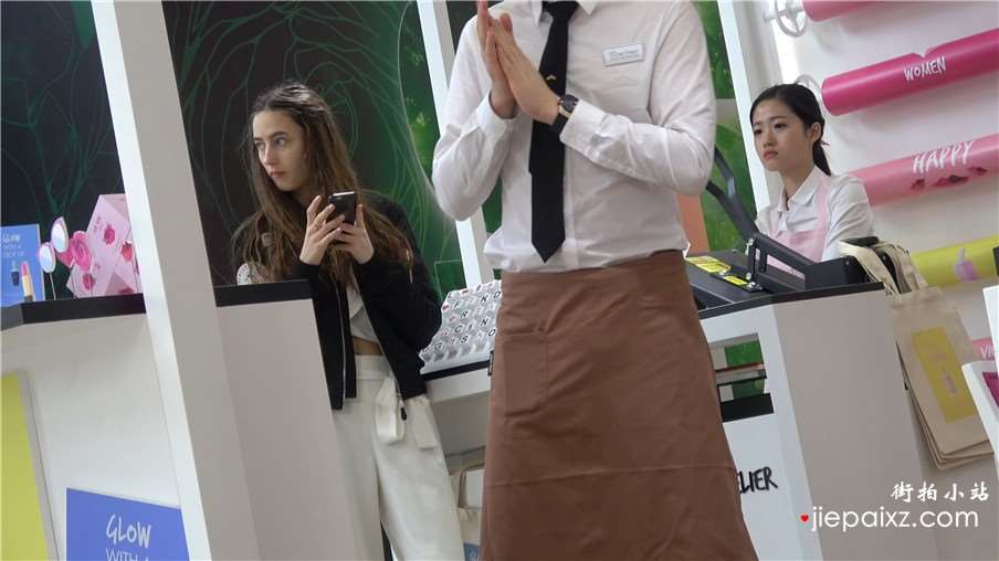 4k-宽松白裤白高跟外国妞