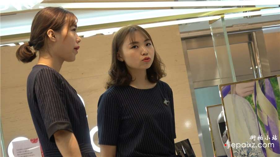 4k-黑色连衣裙丝袜美腿街拍美女