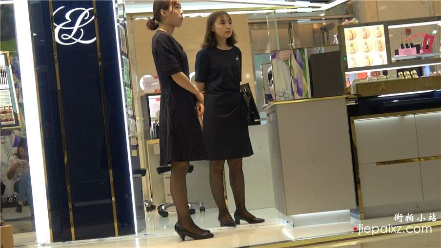 4k-黑色连衣裙丝袜美腿街拍美女