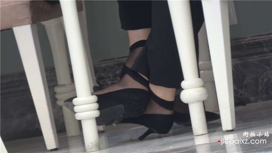 4k-制服美女高跟鞋街拍丝袜