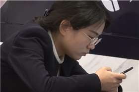 4k-黑色OL制服丝袜高跟鞋街拍美女