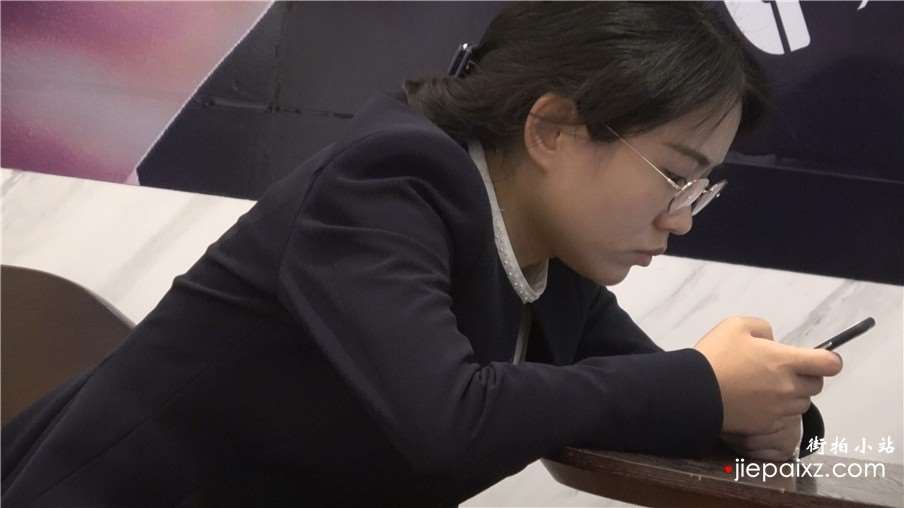 4k-黑色OL制服丝袜高跟鞋街拍美女
