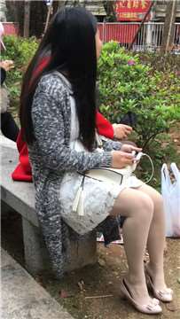 街拍丝足高跟连衣裙性感美少妇