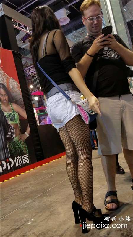 4k-街拍极品性感大眼网袜女神美女
