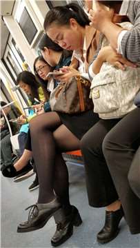 4k-聊微信的黑丝丰腴熟妇