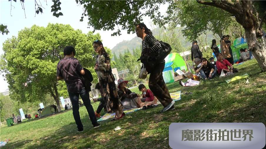 4k-黑色蕾丝连衣裙公园街拍肉丝