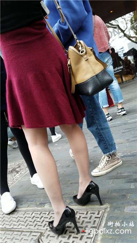 4k-街拍裙丝袜高跟美腿气质美少妇