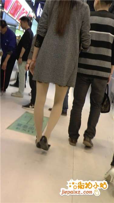 街拍白丝袜美腿美女