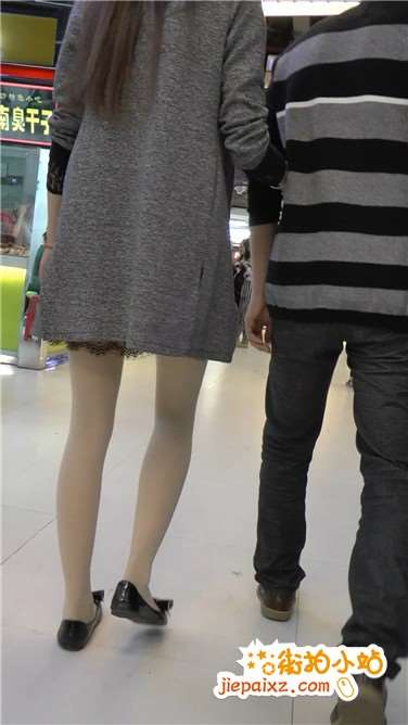 街拍白丝袜美腿美女