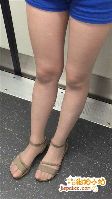 由上至下特写一遍美女每个身体部位
