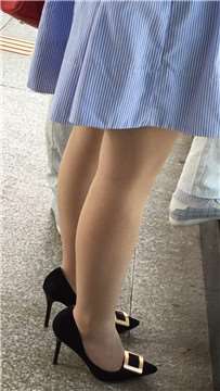 连衣裙肉丝袜细高跟