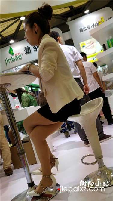 4k超清，高跟美腿工作服气质美女销售员