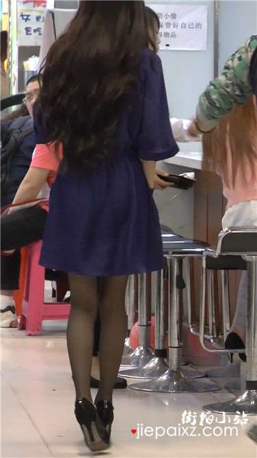 街拍极品黑丝漂亮美女