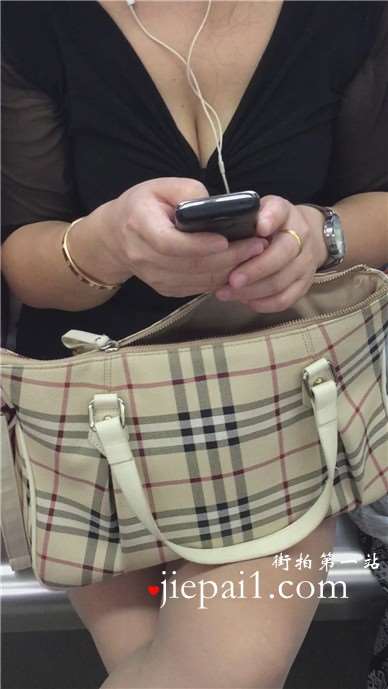 地铁拍摄v领美少f