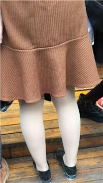 街拍美裙白丝袜漂亮MM