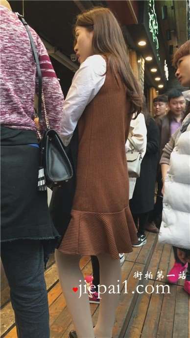 街拍美裙白丝袜漂亮MM