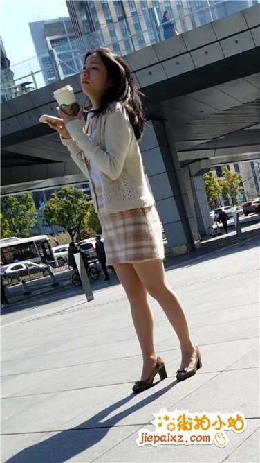 4k视频，街拍超具美女气质的丝袜腿女神