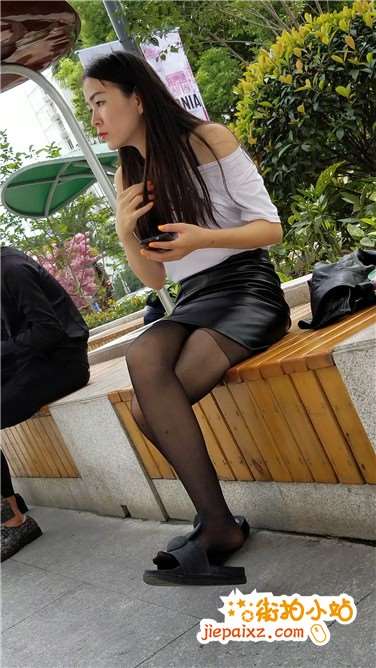 4k视频，清秀黑丝袜皮裙气质漂亮小姐姐