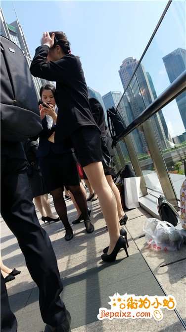4k视频，广场上一大波高跟鞋，肉丝袜，制服职业装美女
