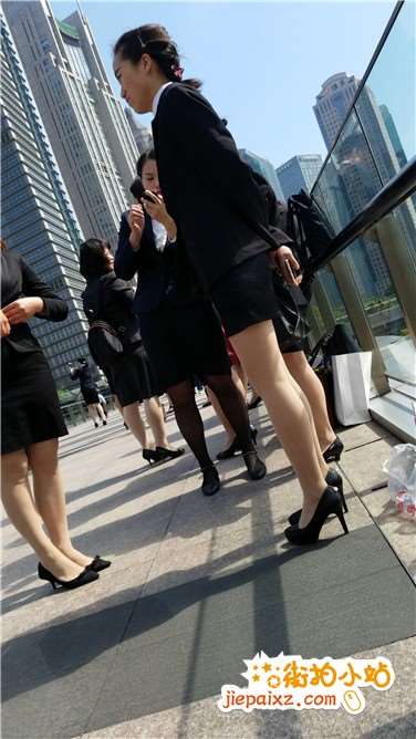 4k视频，广场上一大波高跟鞋，肉丝袜，制服职业装美女