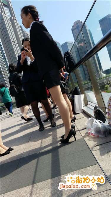 4k视频，广场上一大波高跟鞋，肉丝袜，制服职业装美女