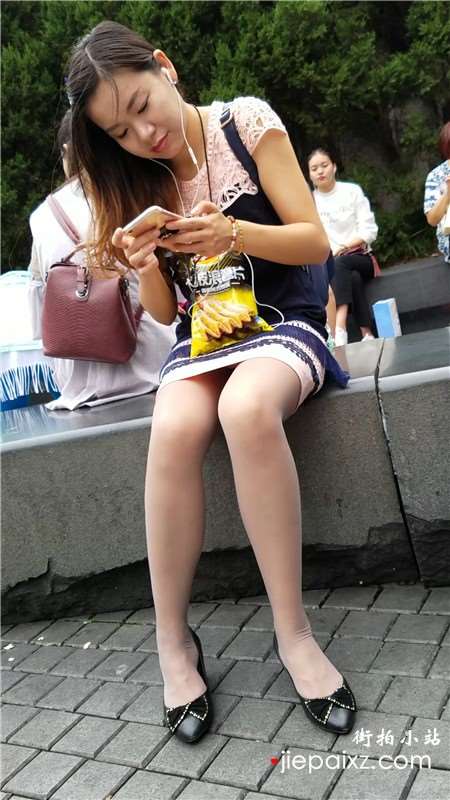 4k超清，极品美腿丝足短裙甜美小姐姐