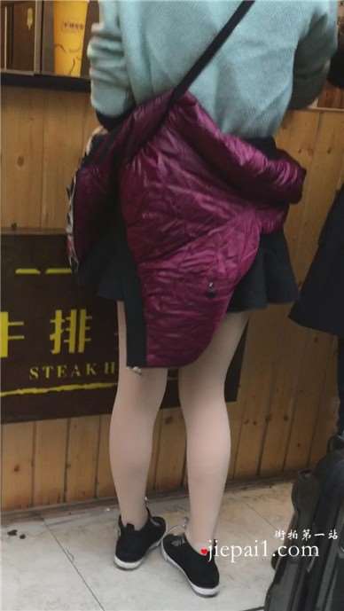 清纯肉丝袜短裙美腿妹纸