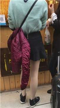 清纯肉丝袜短裙美腿妹纸