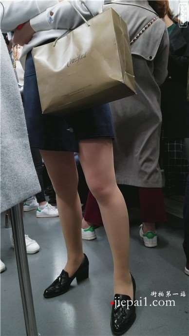 4k-地铁拍摄极品美腿短裙性感熟女