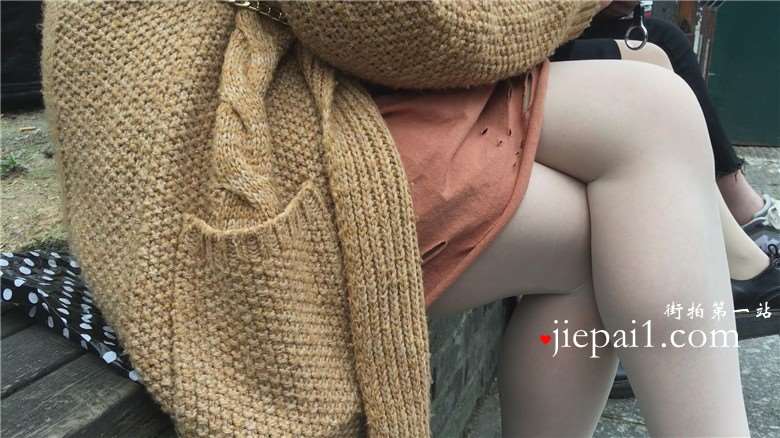 近距离拍摄美女性感的肉色丝袜