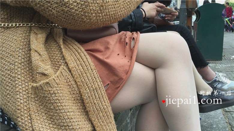 近距离拍摄美女性感的肉色丝袜