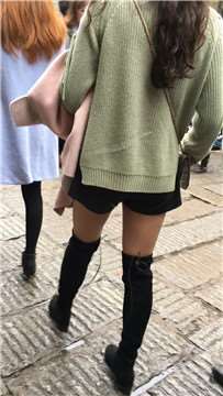 逛街偶遇性感美腿长筒靴小姐姐
