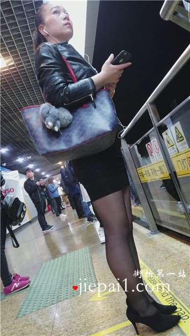4k-街拍高跟黑丝袜长腿美颜熟女