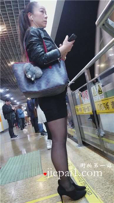 4k-街拍高跟黑丝袜长腿美颜熟女