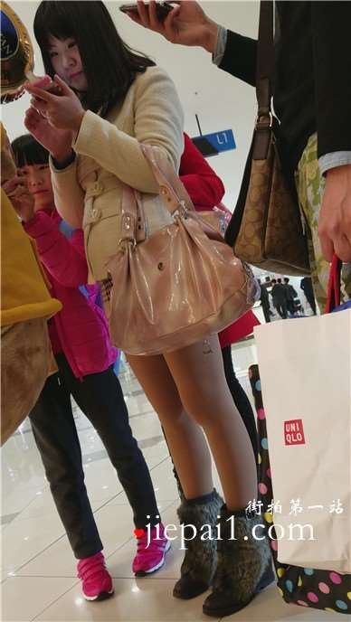4k-商场拍摄清纯可爱肉丝短裙萌妹子