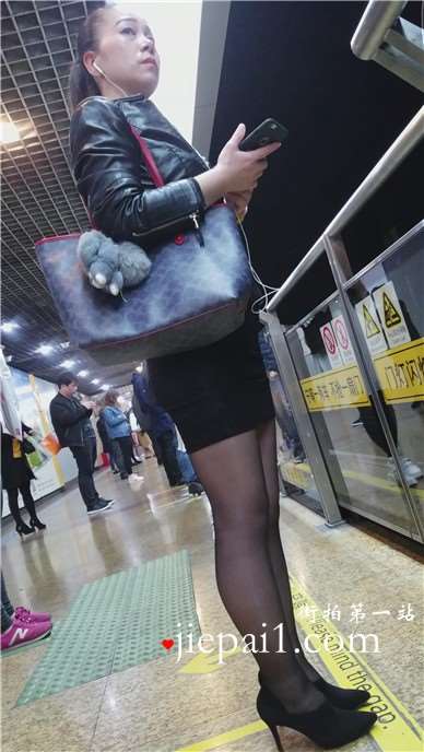 4k-街拍高跟黑丝袜长腿美颜熟女