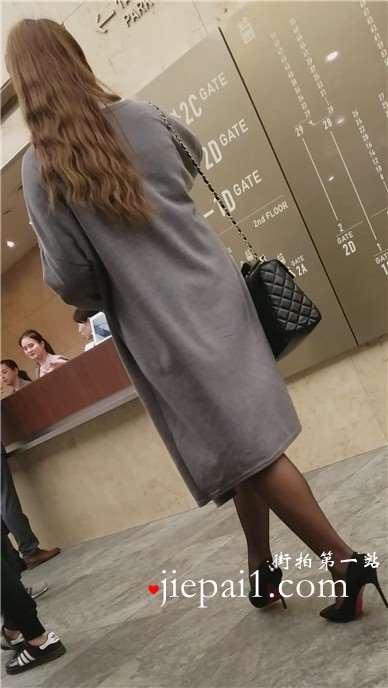 4k-街拍苗条好身材超薄黑丝美腿女神姐姐