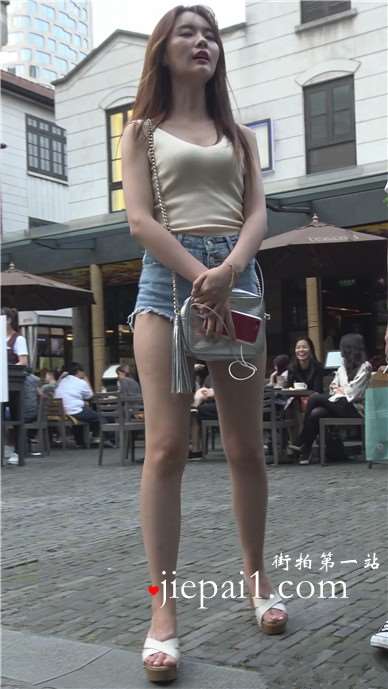 4k-街拍超短牛仔热裤性感小蛮腰美女 [1.82 GB]