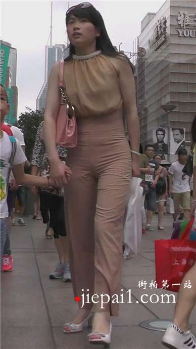 街拍超极品性感年轻美少妇 [3.34 GB]