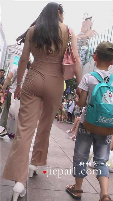 街拍超极品性感年轻美少妇 [3.34 GB]