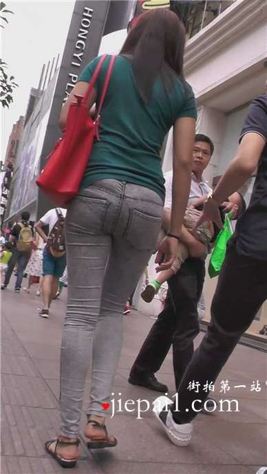 街拍极品紧身美臀灰牛小清新甜美女孩[1.71 GB]