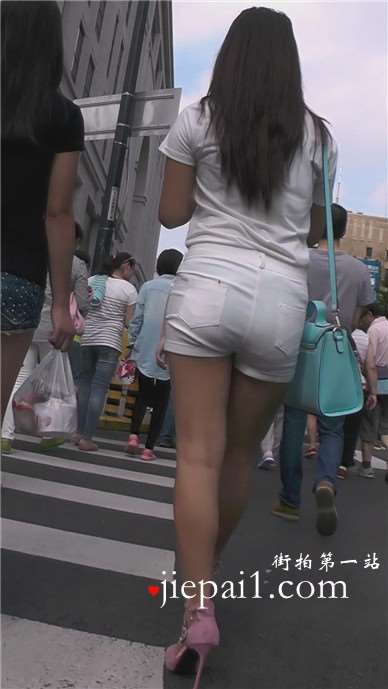 街拍粉色高跟鞋白热裤美腿美眉 [1.90 GB]