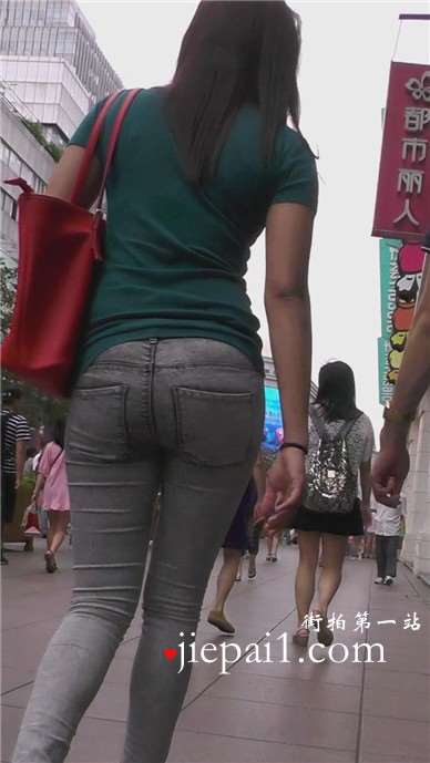 街拍极品紧身美臀灰牛小清新甜美女孩[1.71 GB]