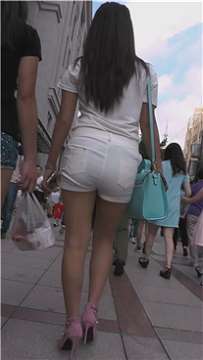 街拍粉色高跟鞋白热裤美腿美眉 [1.90 GB]