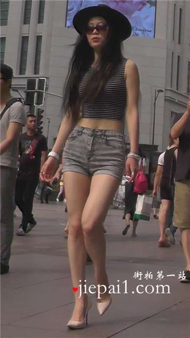 极品性感小蛮腰热裤女神带上墨镜超酷 [2.24 GB]