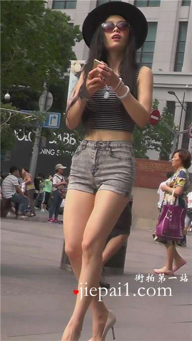 极品性感小蛮腰热裤女神带上墨镜超酷 [2.24 GB]