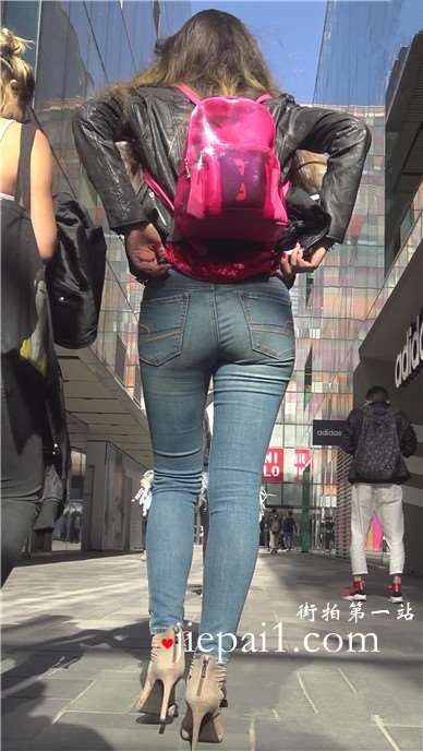 4k-街拍长腿破洞蓝牛高跟鞋仙女姐姐 [1.94 GB]