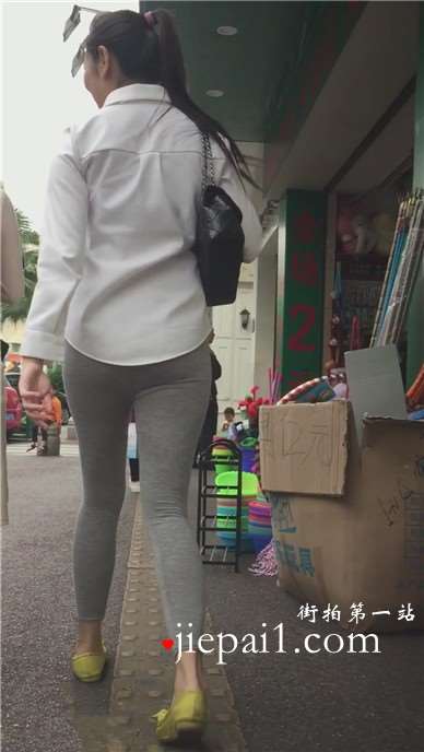 街拍马尾辫运动裤美眉 [558 MB]